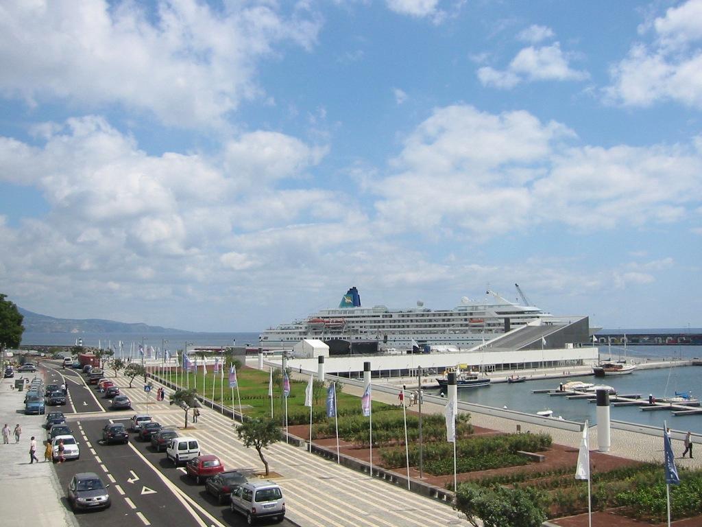 Solmar Alojamentos Ponta Delgada  Bagian luar foto